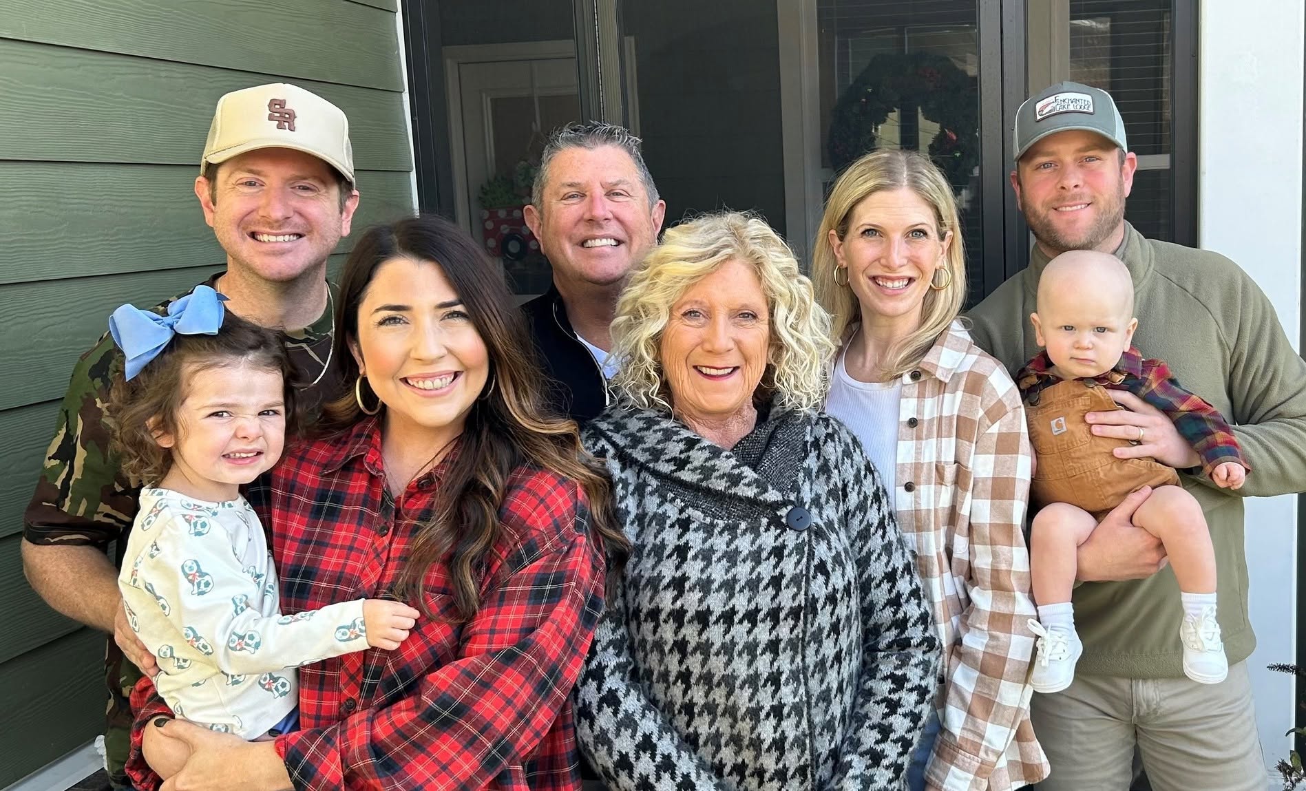 Mark Evans with his wife Debbi, their children, and grandchildren